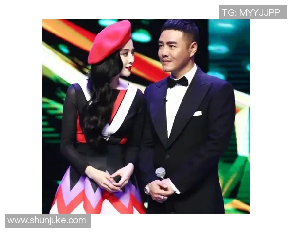 潘晓婷与足球明星亲密合影展现运动精神与友谊的美好瞬间